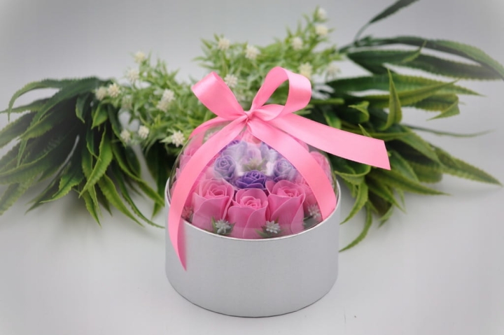 FLOWERBOX KWIATY MYDLANE BUKIET KWIATÓW W PUDEŁKU FLOWER BOX RÓŻE MYDEŁKO