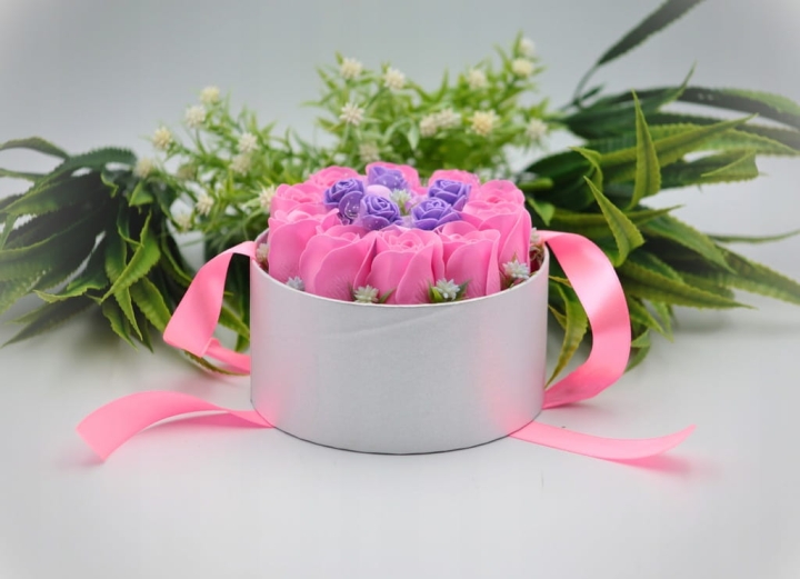 FLOWERBOX KWIATY MYDLANE BUKIET KWIATÓW W PUDEŁKU FLOWER BOX RÓŻE MYDEŁKO