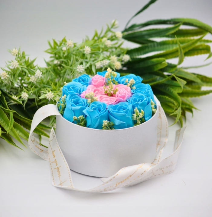 FLOWERBOX KWIATY MYDLANE BUKIET KWIATÓW W PUDEŁKU FLOWER BOX RÓŻE MYDEŁKO