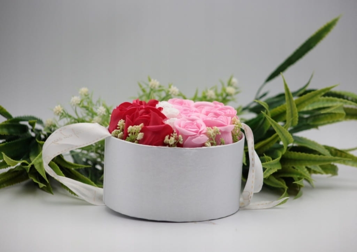 FLOWERBOX KWIATY MYDLANE BUKIET KWIATÓW W PUDEŁKU FLOWER BOX RÓŻE MYDEŁKO