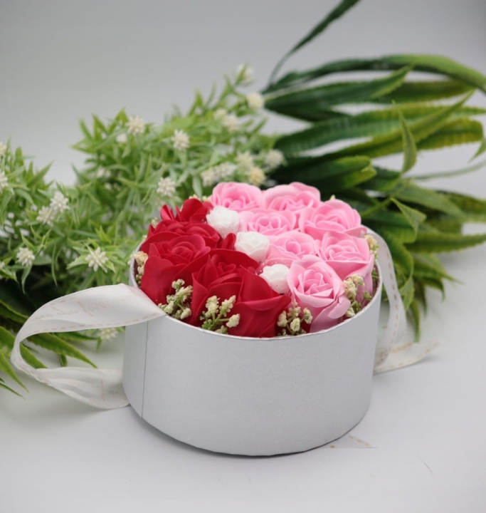 FLOWERBOX KWIATY MYDLANE BUKIET KWIATÓW W PUDEŁKU FLOWER BOX RÓŻE MYDEŁKO