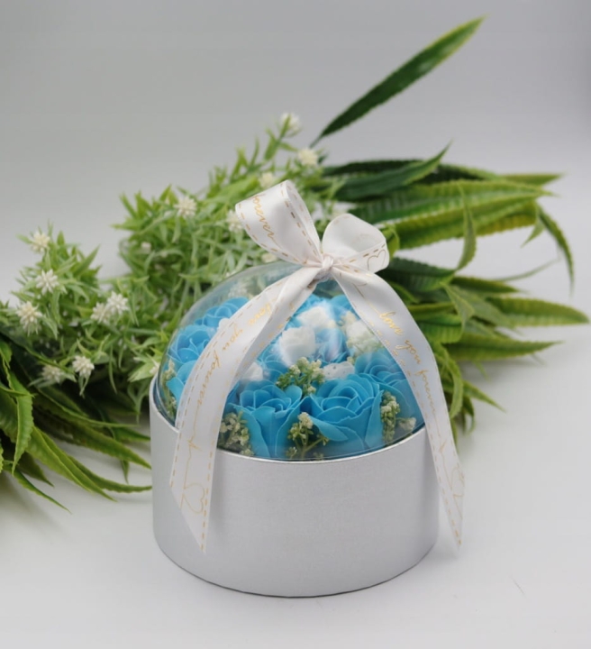 FLOWERBOX KWIATY MYDLANE BUKIET KWIATÓW W PUDEŁKU FLOWER BOX RÓŻE MYDEŁKO