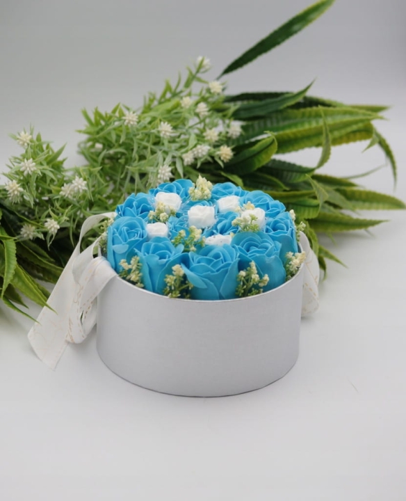 FLOWERBOX KWIATY MYDLANE BUKIET KWIATÓW W PUDEŁKU FLOWER BOX RÓŻE MYDEŁKO
