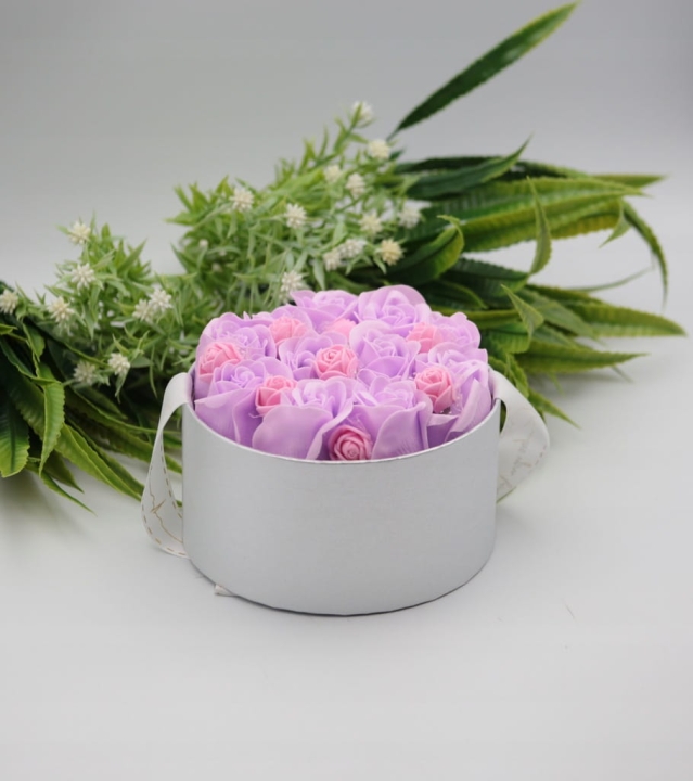 FLOWERBOX KWIATY MYDLANE BUKIET KWIATÓW W PUDEŁKU FLOWER BOX RÓŻE MYDEŁKO