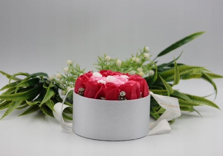 FLOWERBOX KWIATY MYDLANE BUKIET KWIATÓW W PUDEŁKU FLOWER BOX RÓŻE MYDEŁKO