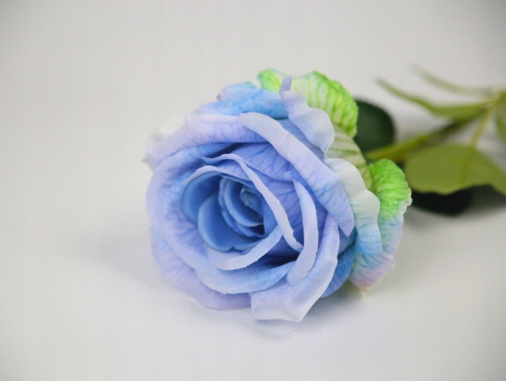 PIĘKNA DEKORACYJNA RÓŻA NIEBIESKA BABY BLUE 70CM DEKORACJ KOMUNIA SALA SALI