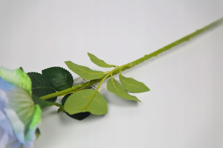 PIĘKNA DEKORACYJNA RÓŻA NIEBIESKA BABY BLUE 70CM DEKORACJ KOMUNIA SALA SALI